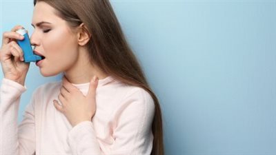 طرق فعالة لتجنب حمى تغير الفصول عند النساء