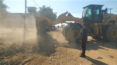 رفع 200 طن مخلفات بمنطقة عرب المدابغ وتسوية الطريق وبناء سور لمنع التراكمات