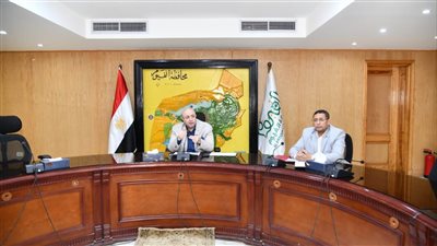 محافظ الفيوم يتابع معدلات الأداء بملف تقنين أراضي أملاك الدولة 