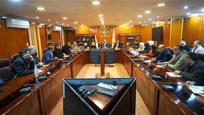 محافظ أسيوط يتفقد مرسى الحمراء وحورس السياحي ويوجه بتعظيم الاستفادة من النيل