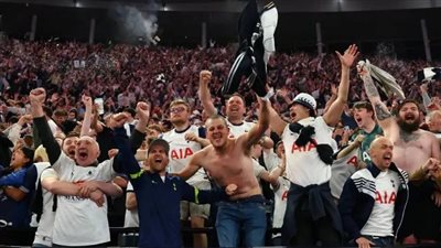 بسبب السلوك العنصري.. الاتحاد الأوروبي يعاقب توتنهام ويحذر النادي