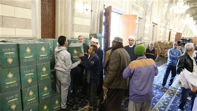 توزيع 1000 كرتونة مواد غذائية من مسجد السيدة زينب لدعم الأسر المستحقة
