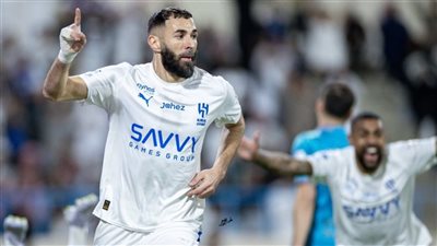 بنزيما يسابق الزمن للحاق بمباراة الهلال والنجمة