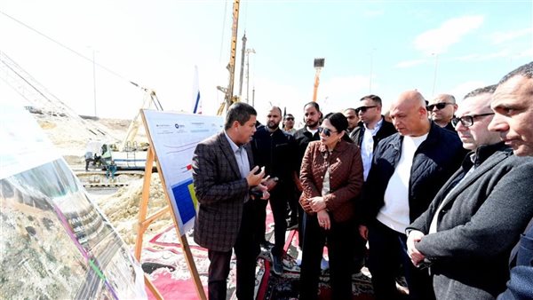 وزير الإسكان أثناء جولة التفقد  