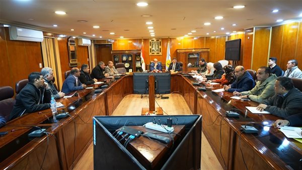 محافظ أسيوط يتفقد مرسى الحمراء وحورس السياحي ويوجه بتعظيم الاستفادة من النيل