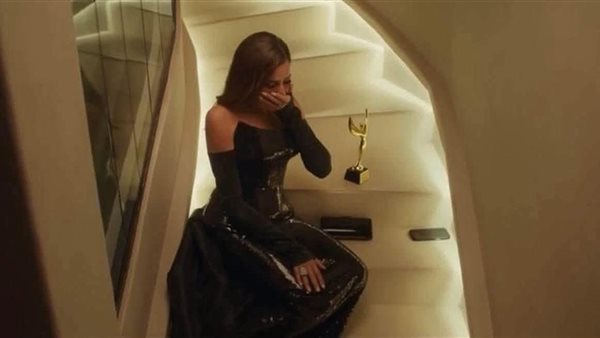 "اتنين غيرنا" تشعل السوشيال ميديا.. رسالة خفية وراء تصرف دينا الشربيني