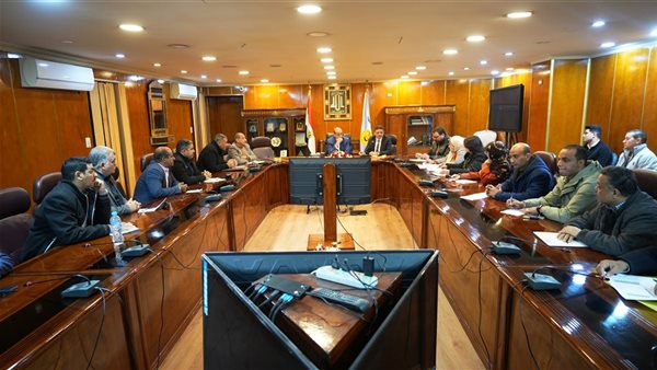 محافظ أسيوط يرأس اجتماعًا لمتابعة ملف تقنين أملاك الدولة وتسريع معدلات الإنجاز