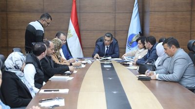 محافظ البحر الأحمر يستعرض موقف طلبات تقنين وضع اليد والتصالح