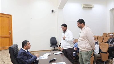 محافظ البحر الاحمر للمواطنين : مشكلاتكم محل اهتمامي والاستماع لكم أولوية مطلقة