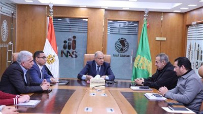 محافظ المنيا يشارك في إجتماع تقنين أراضي الدولة 