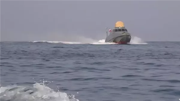 سماء الخليج تشتعل.. صواريخ ومسيرات إيرانية تضرب عواصم المنطقة فجر الثلاثاء