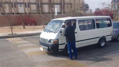 حملات مكثفة لضبط سيارات السرفيس المخالفة بالعاشر من رمضان 