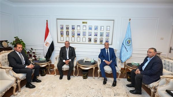 محافظ أسيوط يؤكد تعزيز الشراكة مع القطاع الصناعي