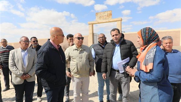 نائب وزير الإسكان يتفقد مشروعات الصرف الصحي بالمنيا