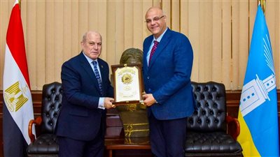 رئيس هيئة النيابة الإدارية يزور محافظ الإسكندرية لتعزيز التعاون المؤسسي بين الجانبين