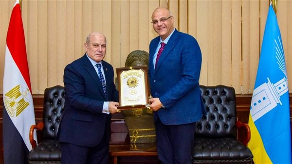 رئيس هيئة النيابة الإدارية يزور محافظ الإسكندرية لتعزيز التعاون المؤسسي بين الجانبين