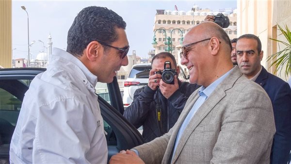 وزير الشباب والرياضة يلتقي محافظ الإسكندرية