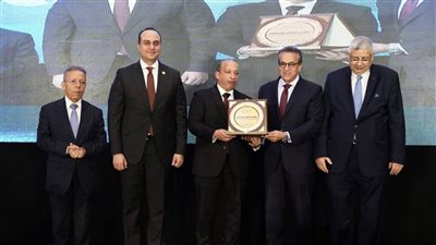 تكريم عميد طب قصر العيني 