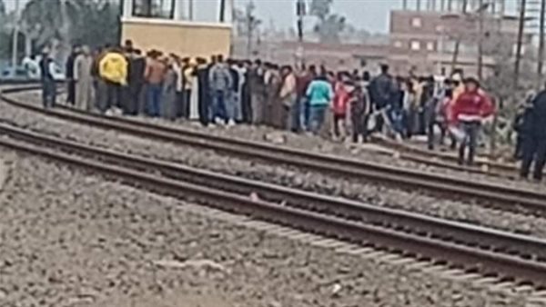 عاجل ..قطار ينهي حياة مسنة أثناء عبورها السكة الحديد أمام قرية أبو الخير بالبحيرة