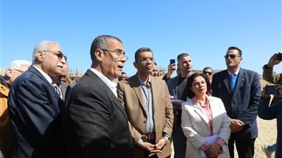 محافظ البحر الأحمر يبدأ حصر مستحقي مساكن بديل العشوائيات بالقصير