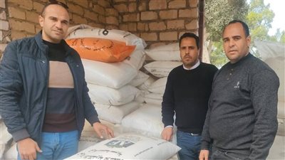 ضبط أسمدة زراعية محظور تداولها وسلع غذائية منتهية الصلاحية بالبحيرة
