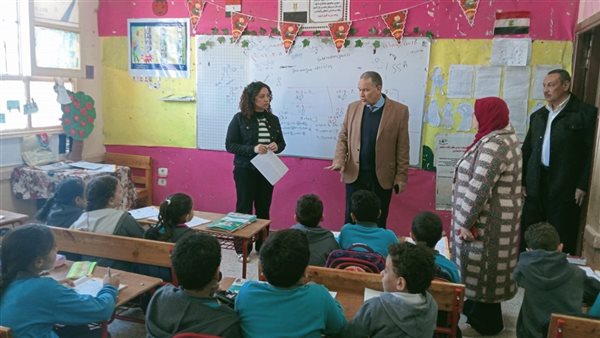 وكيل وزارة التعليم بأسيوط يتابع الانضباط بمدرستى الانتصار الرسمية والفاروق الرسمية لغات