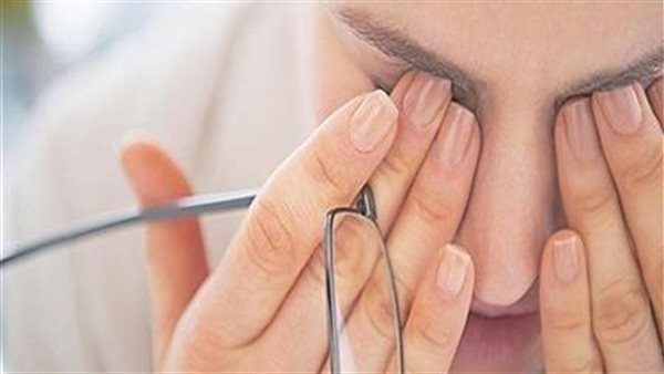 كيف يؤثر الإفراط في استخدام الهاتف على صحة العين؟
