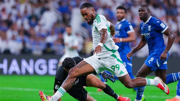 طاقم تحكيم أجنبي يقود قمة الأهلي والهلال في نصف نهائي كأس الملك