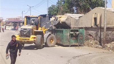 حملة لرفع المخلفات والاشغالات بشوارع مدينة قنا 