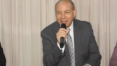 رئيس جامعة المنصورة يشارك طلاب ذوي الهمم الإفطار الرمضاني