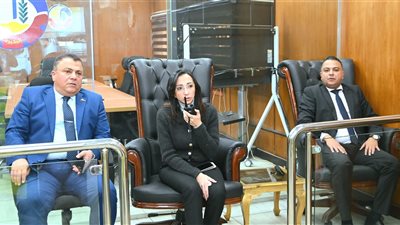 محافظ البحيرة تتابع انتظام العمل بمحطات الوقود ومواقف السيارات 