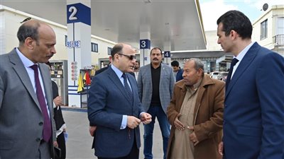 محافظ الغربية يتفقد محطات الوقود لمتابعة تطبيق التسعيرة الجديدة