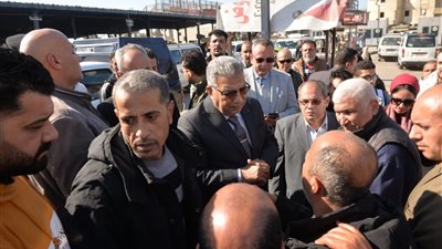 محافظ الدقهلية يتابع الالتزام بالتعريفة الجديدة  بالموقف الجديد بطلخا 
