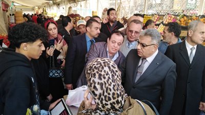 محافظ الدقهلية يتابع الأسعار وتوافر السلع  بالمنصورة 