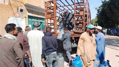 محافظ أسيوط يوجه بتكثيف الحملات على المواقف ومحطات الوقود ومستودعات البوتاجاز والأسواق