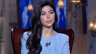 كارولين عزمي    