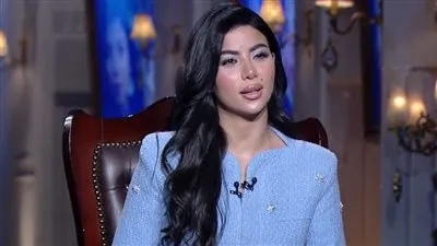 كارولين عزمي    