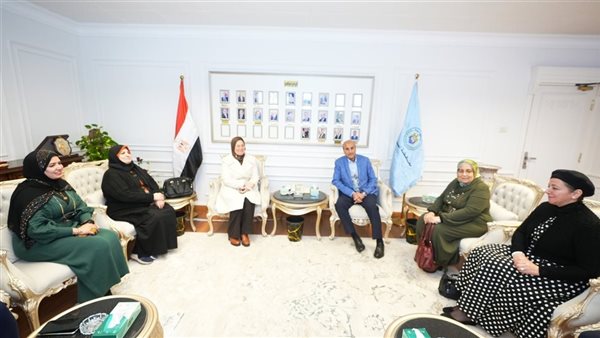 محافظ أسيوط للمجلس القومي للمرأة ويؤكد دعم برامج تمكين المرأة