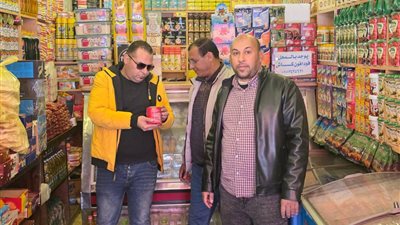 تحرير 15 محضرًا خلال حملة مكبرة للمرور على الأسواق والمحلات التجارية بأبو المطامير