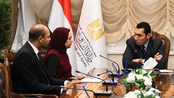 وزير الرياضة يلتقي شروق وفا لاعبة منتخب مصر للشطرنج