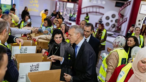 مصر للطيران تشارك بإعداد 6000 كرتونة مواد غذائية خلال مبادرة المنفذ