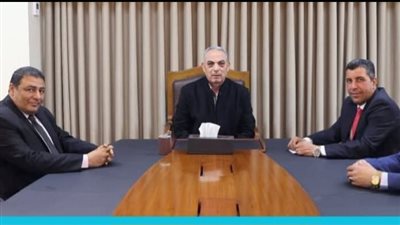 محافظ الإسماعيلية يعقد اجتماعًا مع مجلس أمناء التعليم.. ويؤكد: دعم تطوير المنظومة 