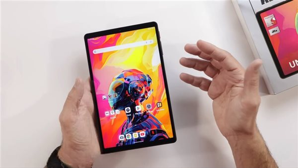 iPlay Mini 4 Ultra.. تابلت ألعاب مدمج بـ8.8 بوصة