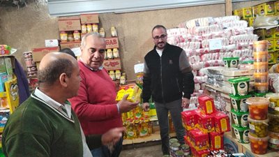إحباط محاولة تهريب 2400 زجاجة زيت مدعم بالمنيا 
