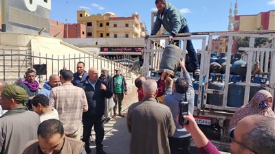 سيارة متنقلة لبيع أنبوبة الغاز بسعر 285 جنيهًا تجوب مناطق وادي النطرون يوميًا