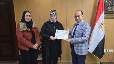  صحة الدقهلية تكرم مدير بنك دم ميت غمر