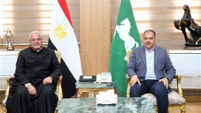 محافظ الشرقية يستقبل وفد الكنيسة لتهنئته بقرب عيد الفطر