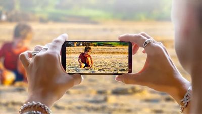 نصف آباء مصر ينشرون صور أطفالهم على الإنترنت