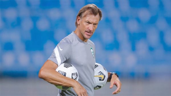 رينارد يتراجع عن قراره ويستدعي العويس.. وقرارات صارمة بعد هزيمة مصر