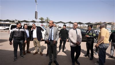 محافظ أسيوط يقود حملة مفاجئة على التاكسي والسرفيس